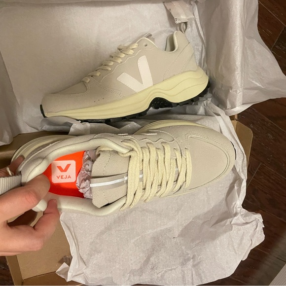 NWT size US 7 Veja Venturi VC suede sneakers - Picture 2 of 5